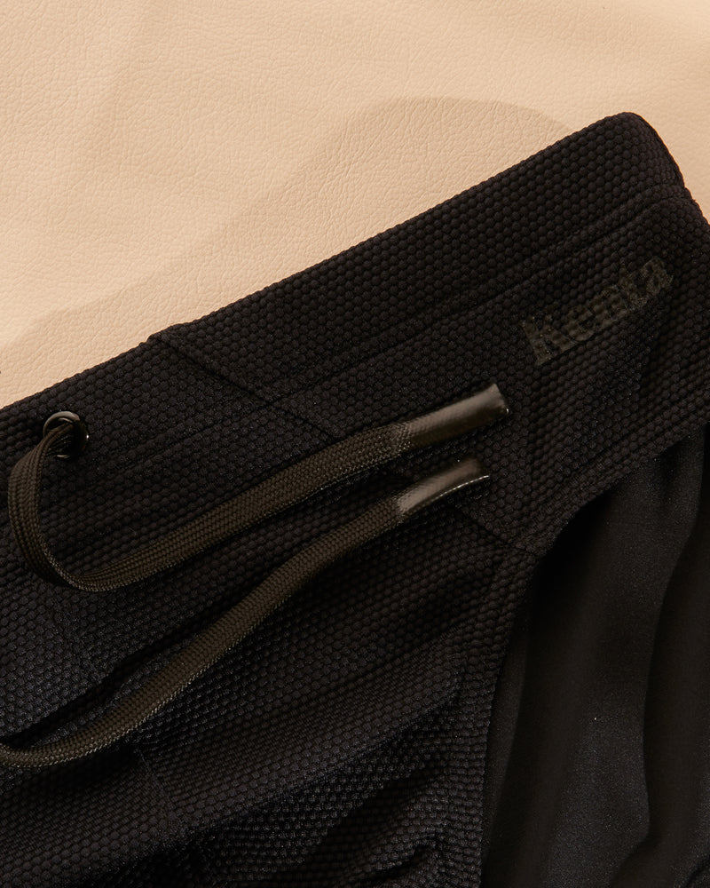 01 BLACK